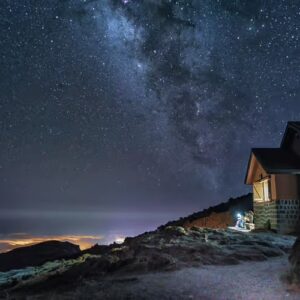 Refugio de Altavista en la noche del Teide con Atlántico Guías